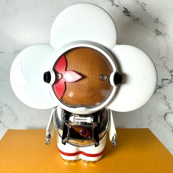 Louis Vuitton 熱気球ミニチュア ルイ・ヴィトン、伝統的なトランクと熱気球をテーマにした装飾時計を